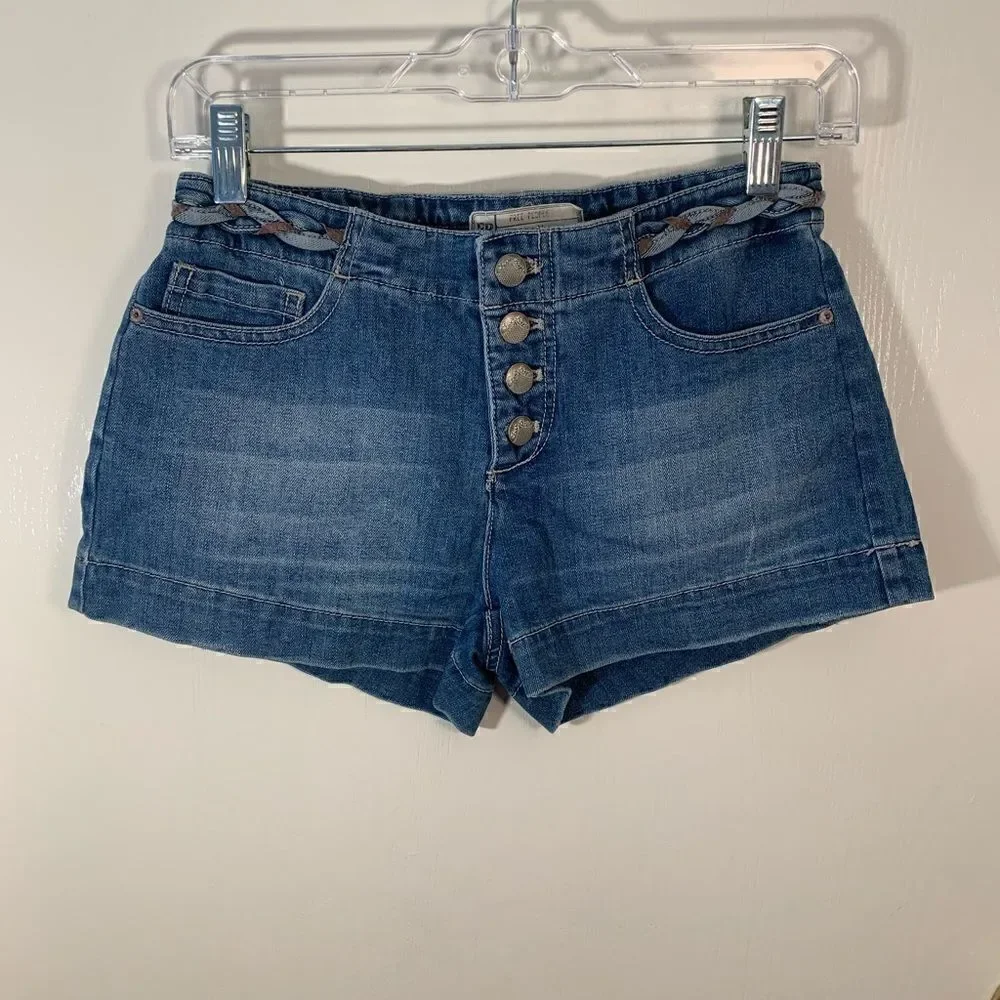 Free People EUC button down jean shorts with braided belt detail Size 24